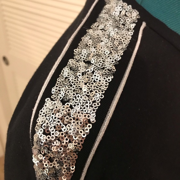 PINK Victoria’s Secret in a holidaze bling tee - Picture 10 of 11